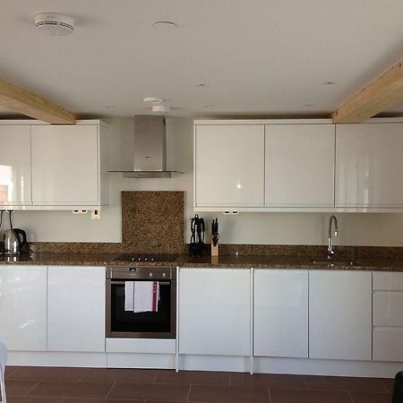 Max Serviced Apartments Commercial Road Лондон Екстериор снимка
