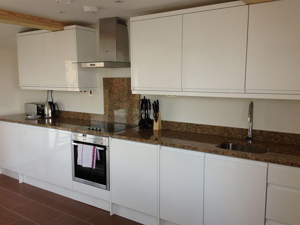 Max Serviced Apartments Commercial Road Лондон Екстериор снимка