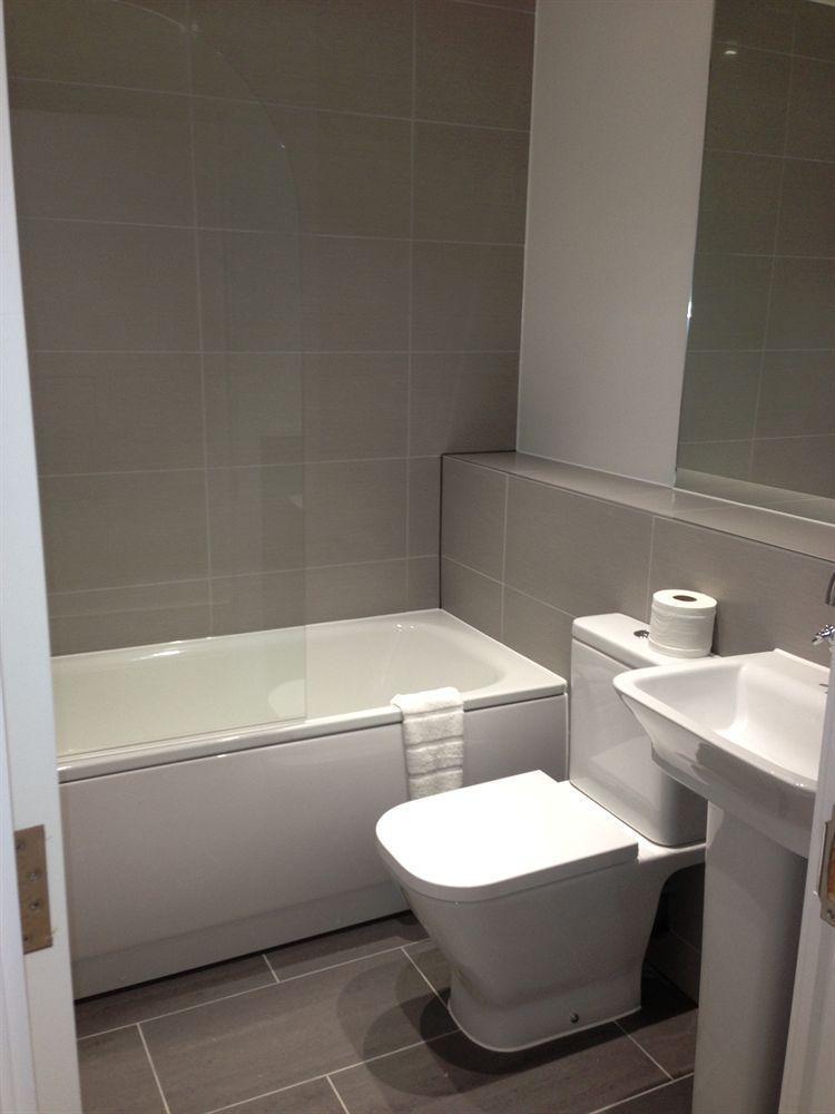 Max Serviced Apartments Commercial Road Лондон Екстериор снимка